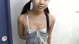 خوبصورت سیاہ بالوں والی لڑکی جیسیکا جیولز کو اپنا موٹا ڈک پسند ہے۔