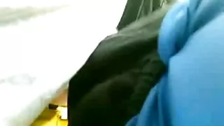 لالچی سرخ بالوں والی راکیل رمما گھٹنوں کے بل ایک بہت بڑا ڈک چوس رہی ہے۔