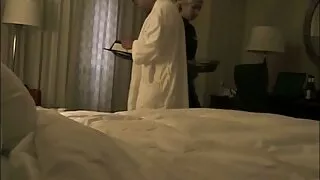 حیران کن پتلی brunette Eveline Dellai ایک کھلاڑی کی طرف سے fucked