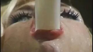 خوبصورت نظر آنے والی برونیٹ ایبیلا ڈینجر گہری گلے کا بلو جاب دیتی ہے۔