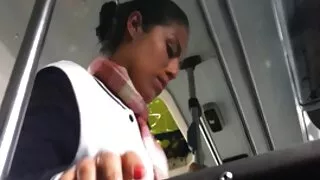 ایشین ہوٹی کیلانی کیٹا ایک بڑے ڈک کے لیے اپنی مہارت کا مظاہرہ کر رہی ہے۔