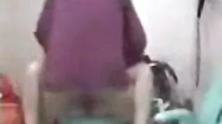 چھوٹی چوچی والی خاتون کیلی جے نے مشنری پوز میں جھنجھوڑ دیا۔