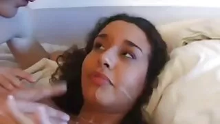 بڑے نیچے والی ماڈل سمر سن اپنے سوراخ میں ایک بڑا لنڈ محسوس کرتی ہے۔