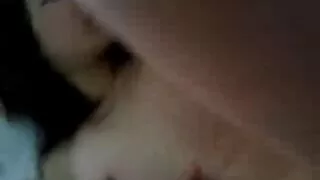 جنسی brunettes Taissia A اور Natty Mellow صوفے پر fucking کر رہے ہیں