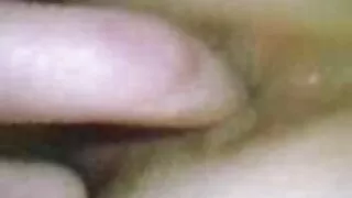 پیاری اریانا نے مساج کی میز پر اپنی لمبی ٹانگیں پھیلائیں۔