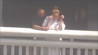 شہوت انگیز بسٹی ماں کوری چیس نے کتے کے انداز میں کیلوں سے جڑا۔