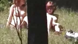 چھید نپل کے ساتھ پیاری نوعمر Roxy بستر میں fucked ہو جاتا ہے
