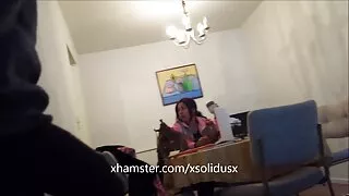 سرخ ہونٹوں کے ساتھ شاندار busty brunette فیونا مور ایک dildo کے ساتھ کھیل رہی ہے۔