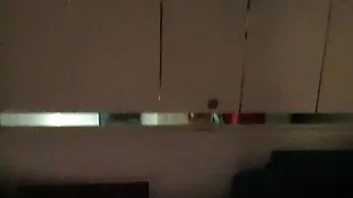 تمام قدرتی نوجوان Hottie Iris Kiss Kiss ایک بڑے لنڈ کے ذریعے خراب کیا گیا ہے۔