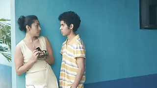 خوبصورت سنہرے بالوں والی hottie Kiara کول cowgirl پوز میں اچھا fucked