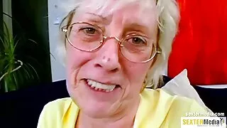 خوبصورت نوعمر ہوٹی ایلس مارچ ڈوگی انداز میں ناقابل یقین حد تک گرم لگ رہی ہے۔