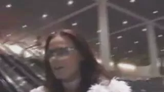 بڑی چھاتی کے ساتھ جمالیاتی خاتون کرینہ دل ایک dildo کے ساتھ fucks