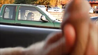جمالیاتی بسٹی برونیٹ صوفی ریان کو ڈک سواری بہت پسند ہے۔