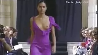 خوبصورت دبلا پتلا نوجوان Via Lasciva پیچھے سے پچھواڑے میں گھس گیا۔