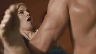 Slutty mademoiselle Shanie Gaviria اس کی بلی کو چھو رہی ہے۔