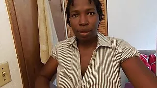 جنسی نوعمر Kyler Quinn ایک خوبصورت بڑے پیمانے پر کالا مرگا چوس رہا ہے