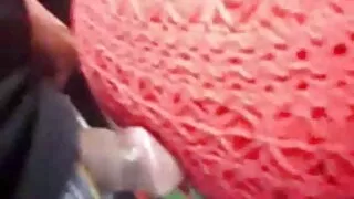 اچھی busty mademoiselle Eva Kay ایک لمبے عضو تناسل پر سوار ہے۔